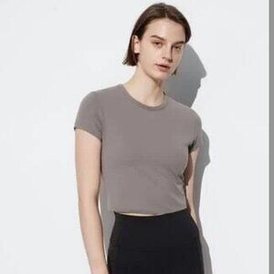 Uniqlo Ultra Stretch AIRism Cropped T-Shirt
